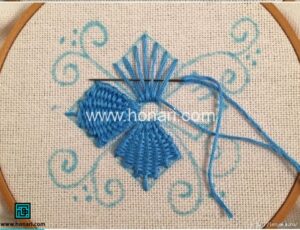 گلدوزی گل بهاری روی پارچه