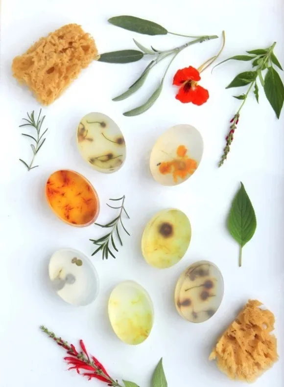 تزیین صابون گیاهی دست ساز به گل خشک