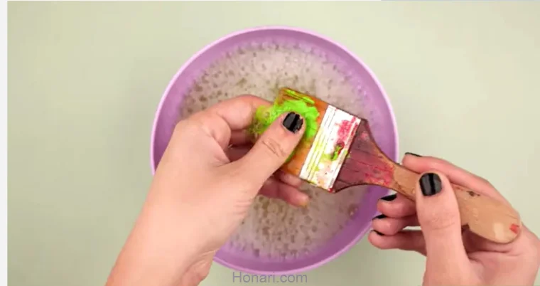 شستشو قلمو پس از کار با رنگ اکریلیک