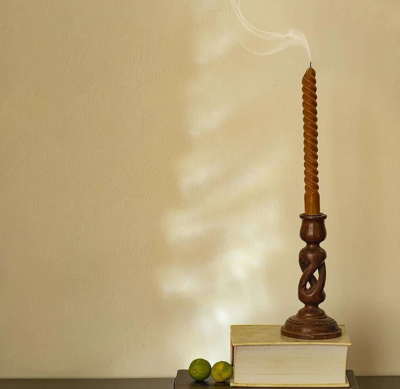 شمع قهوه ای در فنگ شویی