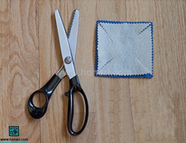 Ø¨Ø±Ø§Û Ø¯Ø±Ø³Øª Ú©Ø±Ø¯Ù ÙØ±Ùر٠ÙÙ
د Ø¯ÙØ²Û ابتدا 2 Ù
ربع Ú©Ù ÛÚ©Û Ø§Ø² Ø¢ÙÙØ§ Ø§ÙØ¯Ú©Û Ú©ÙÚکتر از دÛÚ¯Ø±Û Ø§Ø³Øª را با ÙÛÚÛ Ø²ÛÚ¯ زاگ برش Ù
ÛØ²ÙÛÙ
. سپس از ÙØ± Ú¯ÙØ´Ù ب٠سÙ
ت Ù
رکز (ÙØ·Ø± Ù
ربع) برش Ú©ÙÚÚ©Û Ù
ÛØ²ÙÛÙ
. Ø¯ÙØª Ú©ÙÛØ¯ Ú©Ù ÙØ§ØµÙ٠برش تا Ù
رکز ØÙظ Ø´ÙØ¯ .