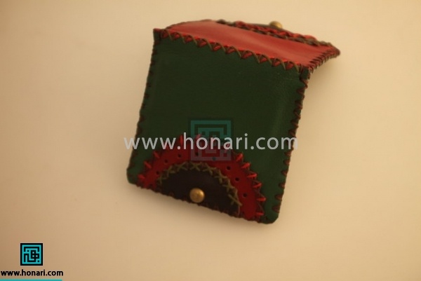 اموزش کیف آینه آرایش چرمی-مرحله 28 28.نمای چپ کیف چرم دوزی