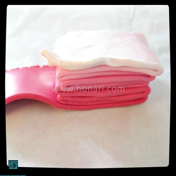 سپس Ø¢ÙØ±Ø§ از ÙØ³Ù
ت سÙÛØ¯ Ù
اÙÙØ¯ Ù
کعب رÙÛ ÙÙ
 ÙØ±Ø§Ø± Ù
ÛØ¯ÙÛÙ