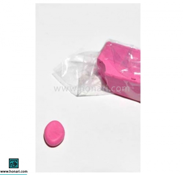 آموزش عروسک بستنی خمیری-مرحله 1 مقداری از خمیر را جدا میکنیم و سپس آنرا به شکل بیضی در می آوریم