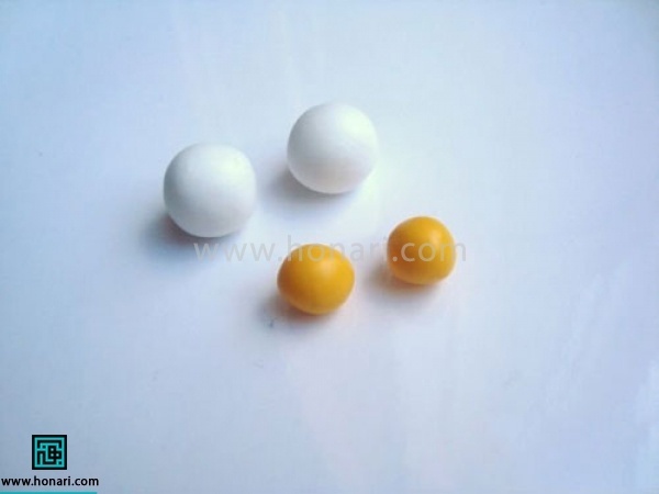 آموزش گوشواره خمیری با طرح گل-مرحله 1 دو دایره سفید و دو دایره زرد کوچکتر ، آماده میکنیم