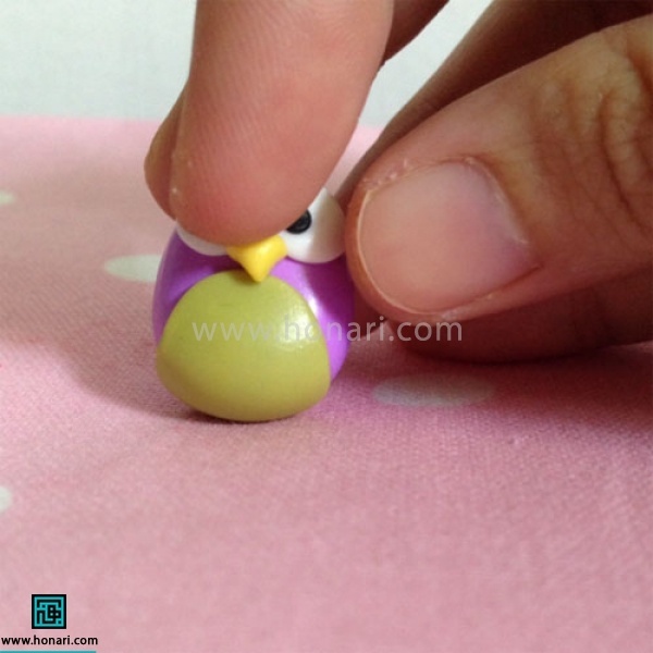 آموزش عروسک خمیری جغد-مرحله 13 آن را بین دو چشم قرار میدهیم