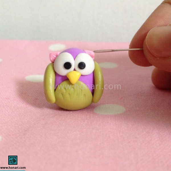 آموزش عروسک خمیری جغد-مرحله 19 و همیچنین بر روی مثلث هایی که روی سر جغد قرار دارند