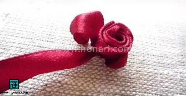 آموزش گل رز روبان دوزی -مرحله 10 کار مرحله قبل را دوباره تکرار کنید