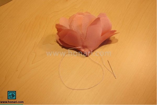 آموزش دوخت جای حلقه روبان دوزی-مرحله 6 زمانیکه دوختید دوباره یک تا دیگه بزنید و بدوزید