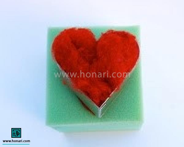 آموزش ساخت قلب با الیاف کچه دوزی-مرحله 4 تا زمانی که کل قالب از الیاف پر شود