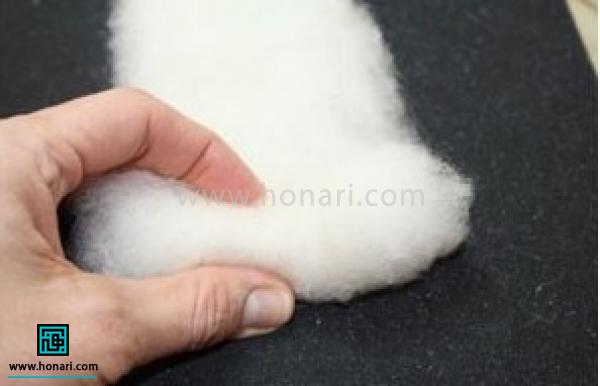 آموزش بدن عروسک با الیاف کچه دوزی-مرحله 1 مقداری الیاف پشمی سفید برداشته یک دور پیچیده