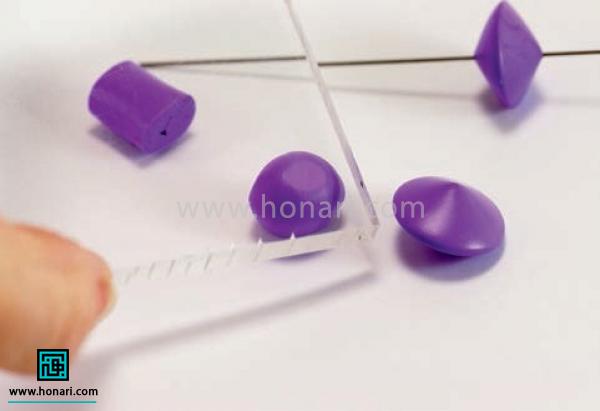 گردنبند مهره ای-مرحله 8 در این قسمت هم مثل مرحله ی قبل با شیب ملایم تری مهره ها رو شکل می دیم تا عرض اونها بیشتر و ارتفاعشون کوتاه تر بشه.