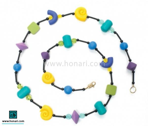 گردنبند مهره ای-مرحله 10 و بعد از خشک شدن با ترکیب بندی مورد نظر گردنبندمون رو میسازیم. پیشنهاد میکنم سایر آموزش ساخت عروسک خمیری را نیز مشاهده کنید