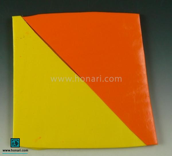 آموزش ساخت گل آفتابگردان با خمیر فیمو-مرحله 1 با توجه به اینکه میخایم گل آفتابگردونمون سایه روشن نارنجی زرد داشته باشه، این دو رنگ رو باید باهم ترکیب کنیم.