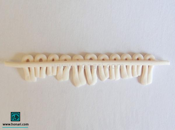 آموزش ساخت قلب به کمک تکنیک بافت با خمیر فیمو-مرحله 2 مرحله ی بعد را عمود به رج قبل می گذاریم.