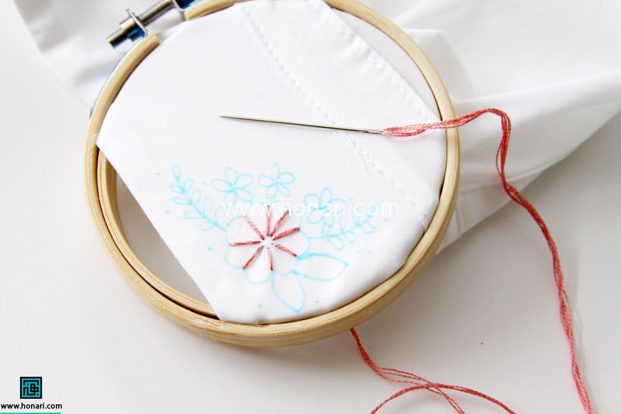 گلدوزی ساده روی لباس