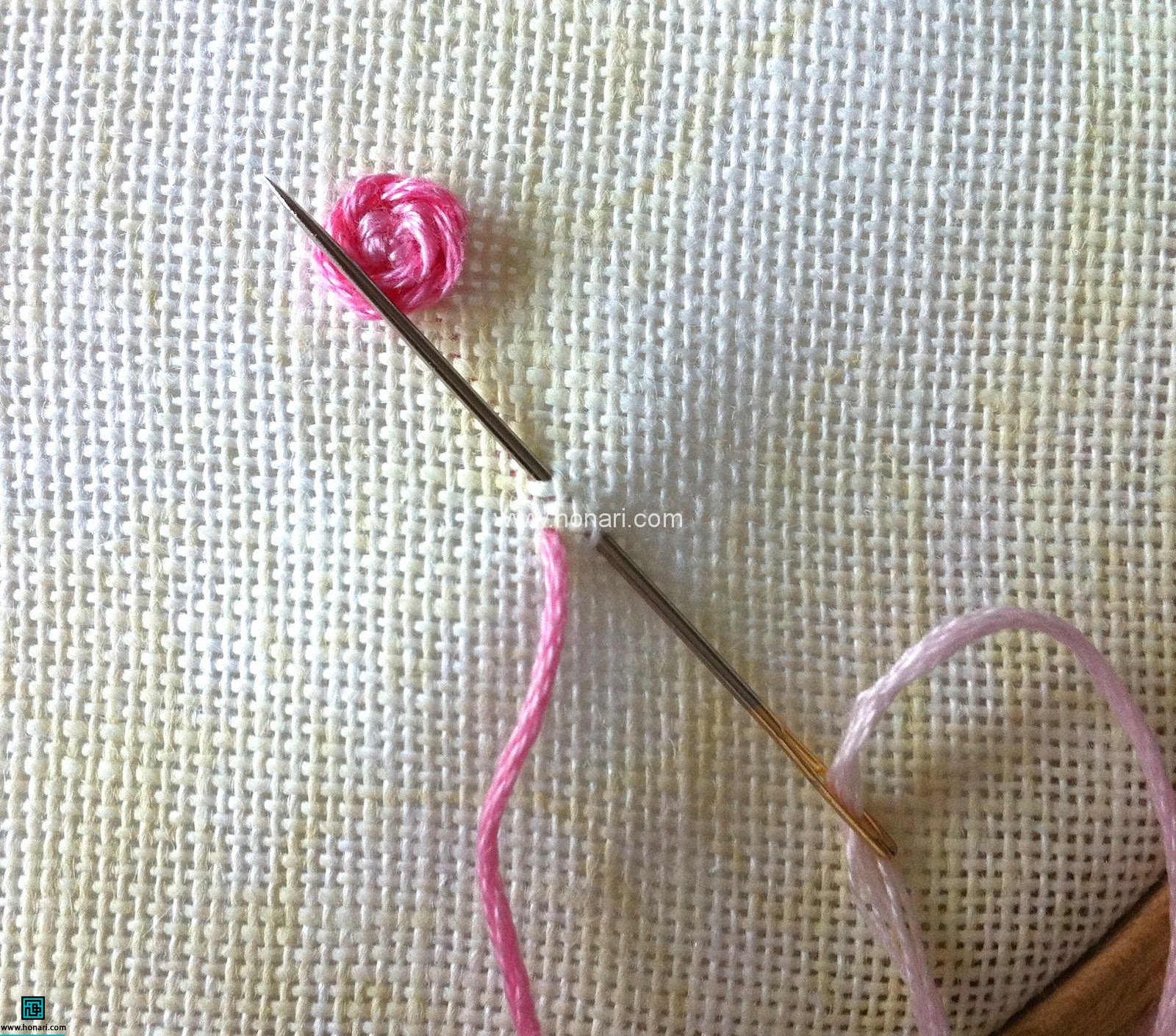 گلدوزی گل رز