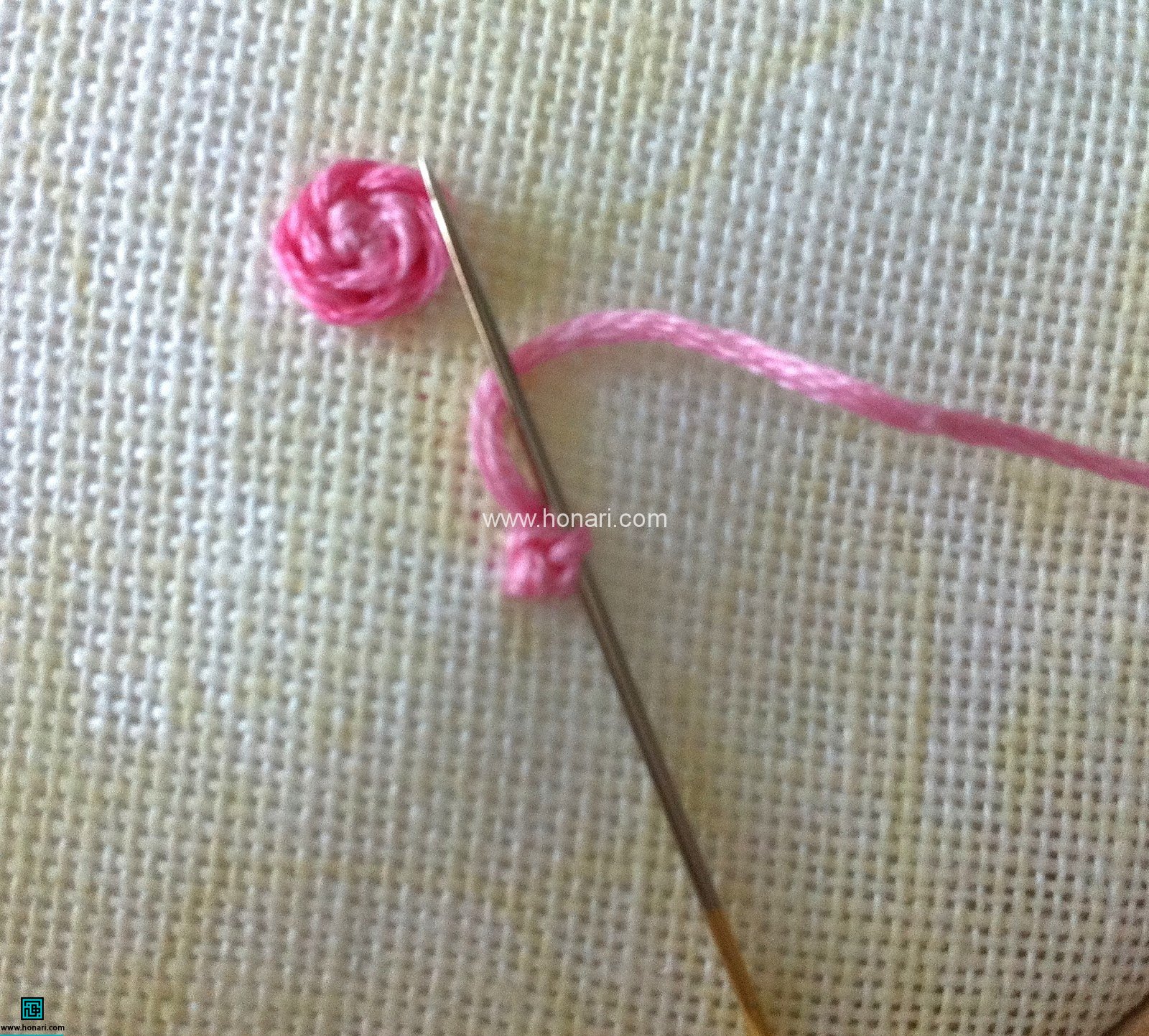 گلدوزی طرح گل رز