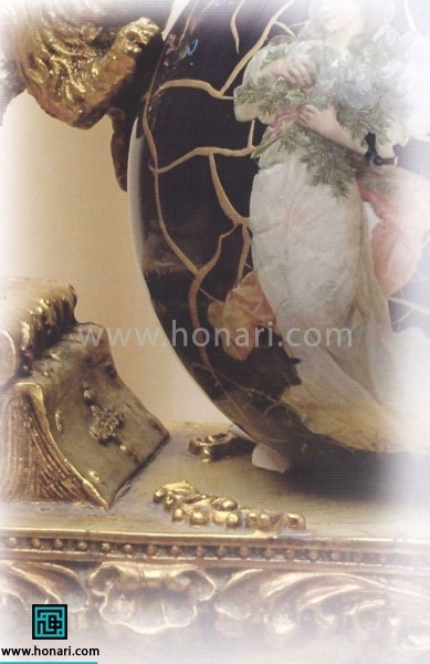 ترک کروکدیل روی شیشه