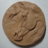 نمونه‌کار آموزش ساخت کتیبه سفالی نقش برجسته