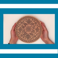 جلسه چهارم:‌زدن سیاه قلم روی نقوش سطح ظرف