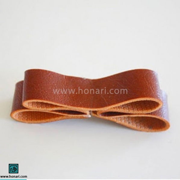 اموزش تل سر چرم دوزی پاپیون-مرحله 4 دقت کنید که دو طرف به یک اندازه و متقارن باشد.