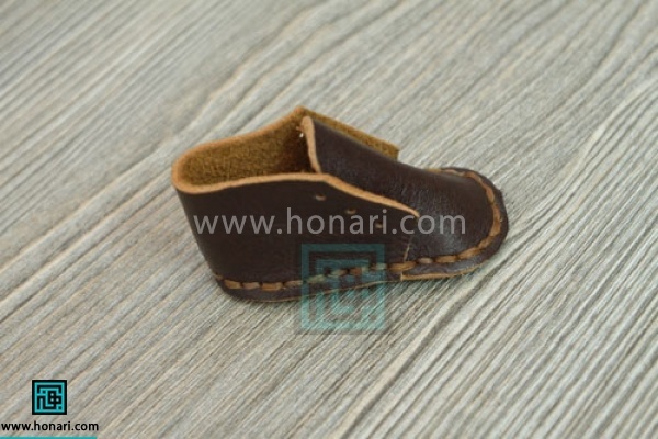 دوخت کفش چرمی تمام شد . 