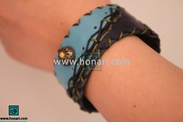 16.در این عکس دستبند نهایی نمایش داده شده.