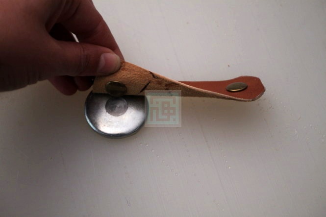 اموزش گردبند حرز چرم دوزی-مرحله 15 کار به این صورت دیده شود