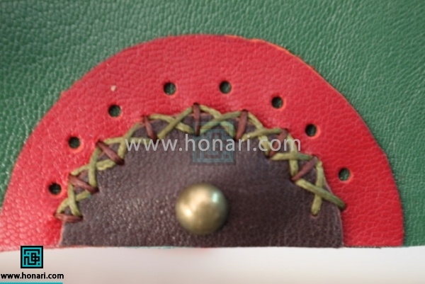 9.کیف چرم دست دوز اینه به این صورت در می اید. 