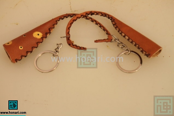 12.سر کلیدی را ب ر روی زرافه نصب میکنیم.