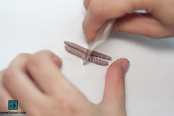 ÛÚ© ØªÚ©Ù Ø§Ø² Ø®Ø§Ú© Ø±Ø³ Ø±Ø§ Ø¬Ø¯Ø§ ÙÛÚ©ÙÛÙ Ø Ø¢ÙØ±Ø§ Ø±ÙÙ ÙÛÚ©ÙÛÙ Ù Ø³Ù¾Ø³ Ø¨Ù ÚÙØ§Ø± ÙØ³ÙØª ØªÙØ³ÛÙ ÙÛÚ©ÙÛÙ.