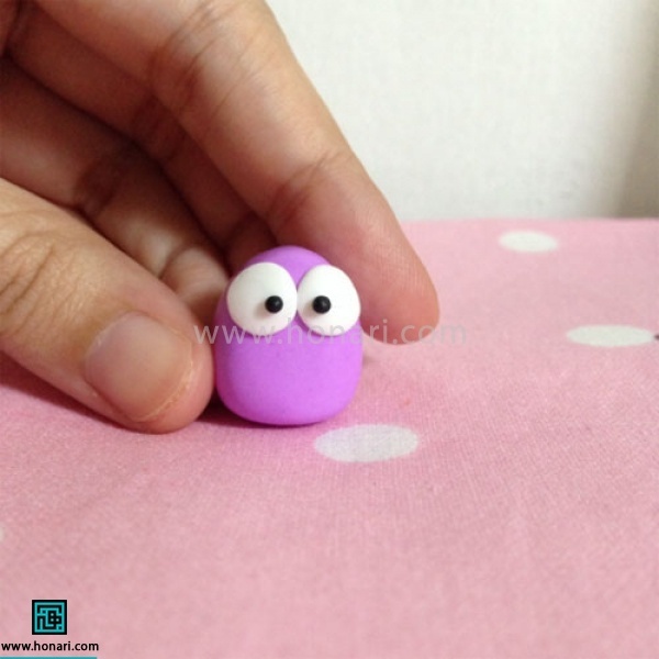 آنها را بر روی چشم قرار می دهیم