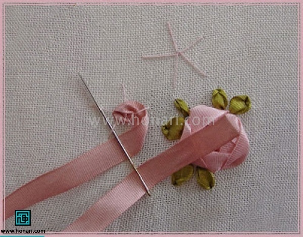 و یک در میان از لای نخ رد کنید