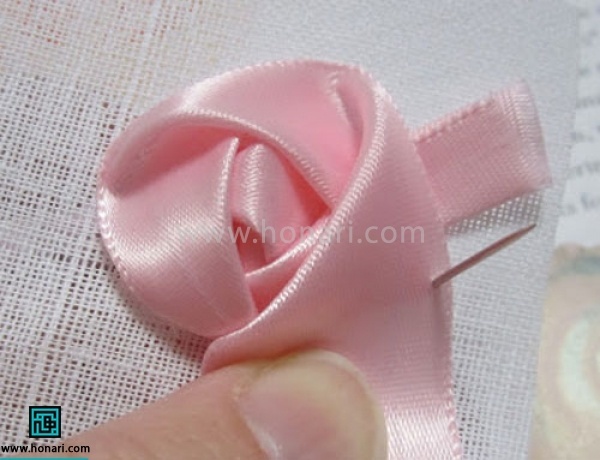 به پیچیدن روبان ادامه دهید