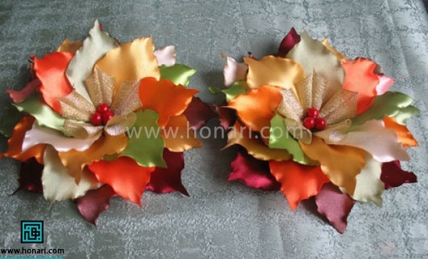 با چند مهره رنگی در وسط گل کار را زیبا تر کنید