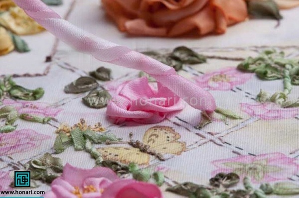 روبان باید کاملا پیچ بخورد