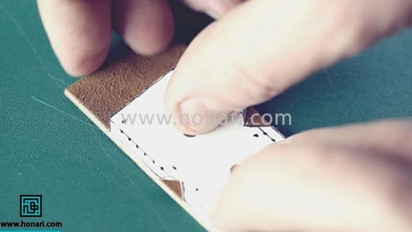 اضافه های بالا و پایین کار رو هم برش می زنیم. 