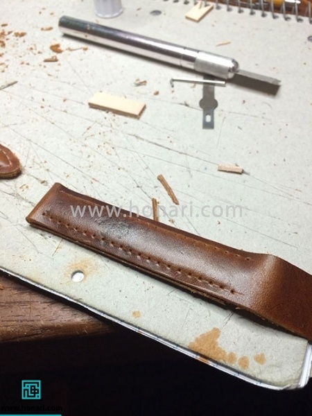 محل دوخت را مشخص کرده و سوراخ میکنیم