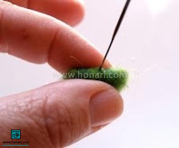 با سوزن زنی الیاف را به هم فشرده کنید