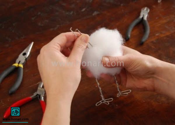 ÙÙØ¯Ø§Ø±Û Ø§Ø² Ø§ÙÛØ§Ù Ø³ÙÛØ¯ Ú©ÚÙ Ø¯ÙØ²Û Ø±Ø§ Ø¨Ø±Ø¯Ø§Ø´ØªÙ Ù Ø¨Ø± Ø±ÙÛ Ø§Ø³Ú©ÙØª Ù¾Ø§ÙØ§ ÙØ±Ø§Ø± Ø¯Ø§Ø¯Ù. Ø¨Ø§ Ø³ÙØ²Ù Ø²Ø¯Ù Ø§ÙÛØ§Ù Ø±Ø§ Ø¨Ø± Ø±ÙÛ Ù¾Ø§ÙØ§ Ø«Ø§Ø¨Øª Ú©ÙÛØ¯.