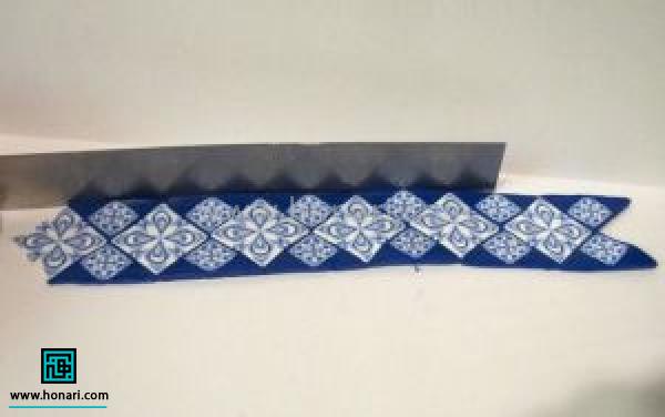 مثلث های برش خورده رو به صورت بالا و پایین کنار هممی چینیم و طرح مورد نظر رو ایجاد می کنیم.