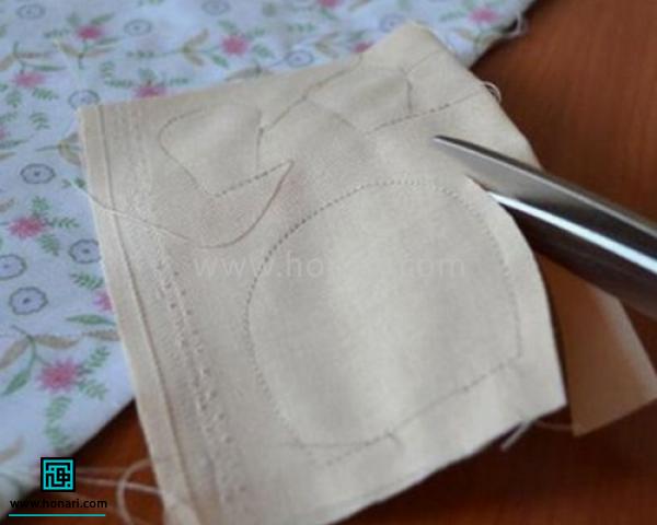 Ø¨Ø¹Ø¯ Ø§Ø² Ú©Ø´ÛØ¯Ù Ø§ÙÚ¯Ù ØØ¨Ù Ø§ÙØ¯Ø§Ø²Ù ÛÚ© ÛØ§ ÙÛÙ Ø³Ø§ÙØªÛ ÙØªØ± Ø§Ø² ÙØ¨Ù Ø®Ø·Ù ÙØ§ØµÙÙ Ø¯Ø§Ø¯Ù Ù Ø¨Ø¨Ø±ÛØ¯ . ( Ø§ÛÙ ÙØ§ØµÙÙ Ø¬Ø§Û Ø¯ÙØ®ØªÙ ØªØ§ Ú©Ø§Ø±Ø´ÙØ§ Ú©ÙÚÚ©ØªØ± Ø§Ø² Ø§ÙØ¯Ø§Ø²Ù ÙØ§ÙØ¹Û ÙØ´Ù) Ø§Ø²Ø®ÙØ¯Ú©Ø§Ø± ÛØ§ ÙØ§ÚÛÚ© Ø¨Ø±Ø§Û Ú©Ø´ÛØ¯Ù Ø§ÙÚ¯Ù Ø§Ø³ØªÙØ§Ø¯Ù ÙÚ©ÙÛØ¯ ÚÙÙ Ø±Ø¯Û Ú©Ù Ø§Ø² Ø®ÙØ¯Ø´ Ø¨Ø§ÙÛ ÙÛØ²Ø§Ø±ÙØ§Ø² Ø¸Ø±Ø§ÙØª Ú©Ø§Ø± Ø´ÙØ§Ú©Ù ÙÛÚ©ÙÙ. Ø¨Ø¹Ø¯ Ø§Ø² Ø¨Ø±Ø´ Ø§Ú¯Ù Ø§Ø² Ù¾Ø§Ø±ÚÙ Ø§Ø³ØªÙØ§Ø¯Ù Ú©Ø±Ø¯ÛØ¯ Ø¨Ø§ ÚØ±Ø® Ø®ÛØ§Ø·Û Ù Ø§Ú¯Ù Ø§Ø² ÙÙØ¯ Ø§Ø³ØªÙØ§Ø¯Ù Ú©Ø±Ø¯ÛØ¯ Ø¨Ø§ ÚØ±Ø® Ù ÛØ§ Ø¨Ø§Ø¯Ø³Øª Ø³Ø± Ù Ú¯ÙØ´ ÙØ§ Ø±Ù Ø¨Ø¯ÙØ²ÛØ¯. Ø¯Ø§Ø®Ù Ø³Ø± Ø±Ù Ø¨Ø§ Ø§ÙÛØ§Ù Ù¾Ø±Ú©ÙÛØ¯ ÙÙÛ Ø¯Ø§Ø®Ù Ú¯ÙØ´ ÙØ§ Ø±Ù Ù¾Ø±ÙÚ©ÙÛØ¯. ÙÚ©ØªÙ : ÙÛØªÙÙÛØ¯ ÙØ«Ù ØªØµÙÛØ± Ø§ÙÙ Ø§Ø² Ø±ÙÛ Ø®Ø·ÙØ· Ø¨Ø¯ÙØ²ÛØ¯ Ù Ø¨Ø¹Ø¯ Ø¨Ø§ ÙÛÙ Ø§ÙÛ 1 Ø³Ø§ÙØªÛ ÙØªØ± ÙØ§ØµÙÙ Ø¯ÙØ± Ø¯ÙØ®Øª Ø±Ù Ø¨Ø¨Ø±ÛØ¯. 