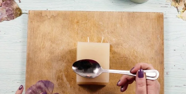 گرم کردن پارافین با قاشق