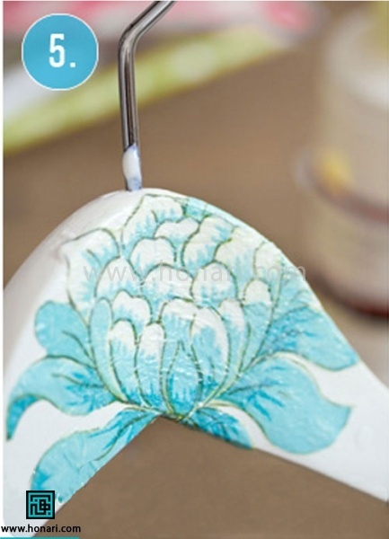  آموزش دکوپاژ روی چوب لباسی